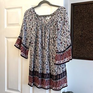 Burgundy,blue and white tunic with 3/4 sleeves